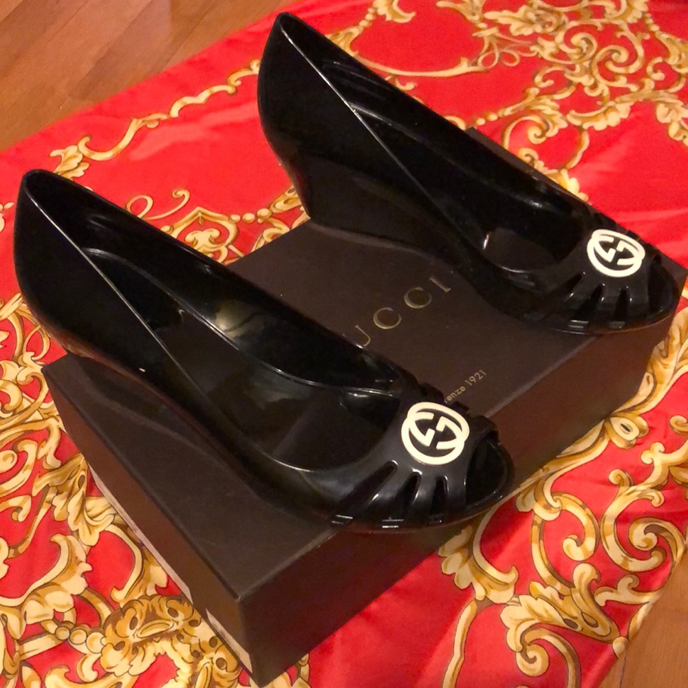 Hardly Worn Black Gucci Wedges